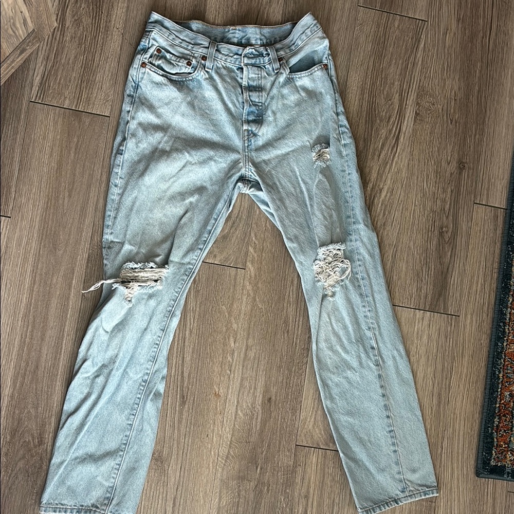 Light Wash Levi 501’s